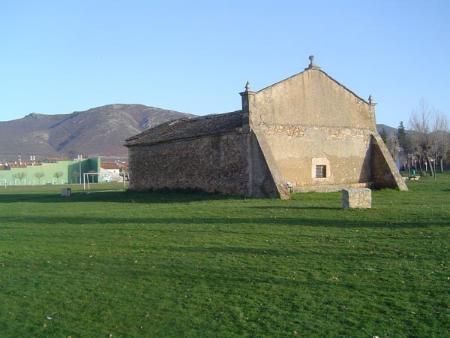 Exterior de la ermita  ( noroeste)