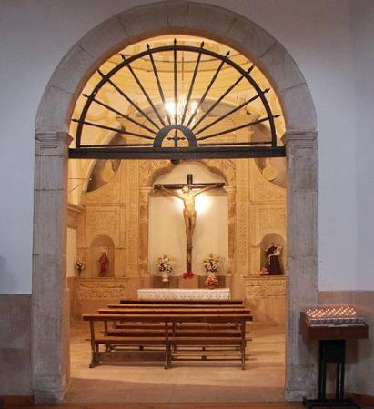 Entrada a la capilla del Dulce Nombre de Jesús